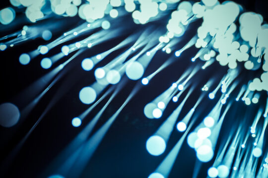 Luci stilizzate che raffigurano le connessioni Azure. 