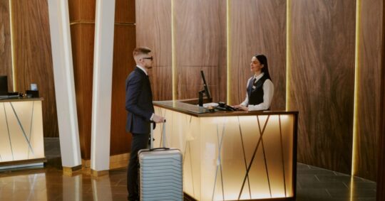 Estrategias de fidelización digital en hoteles: el papel del PMS y la automatización