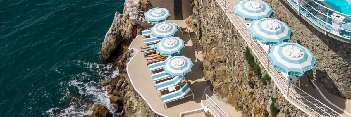 Hotel Miramalfi, scorcio della piscina a picco sul mare